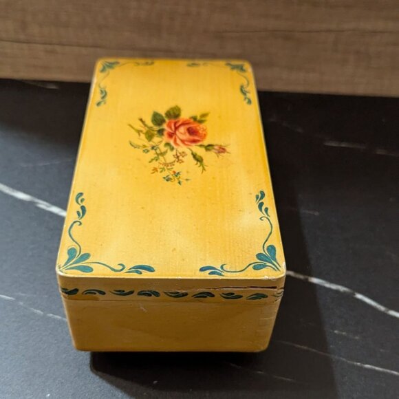 Vintage Hand-Painted Wooden Trinket Box Yellow Floral Design With Removable Lid - Picture 6 of 9